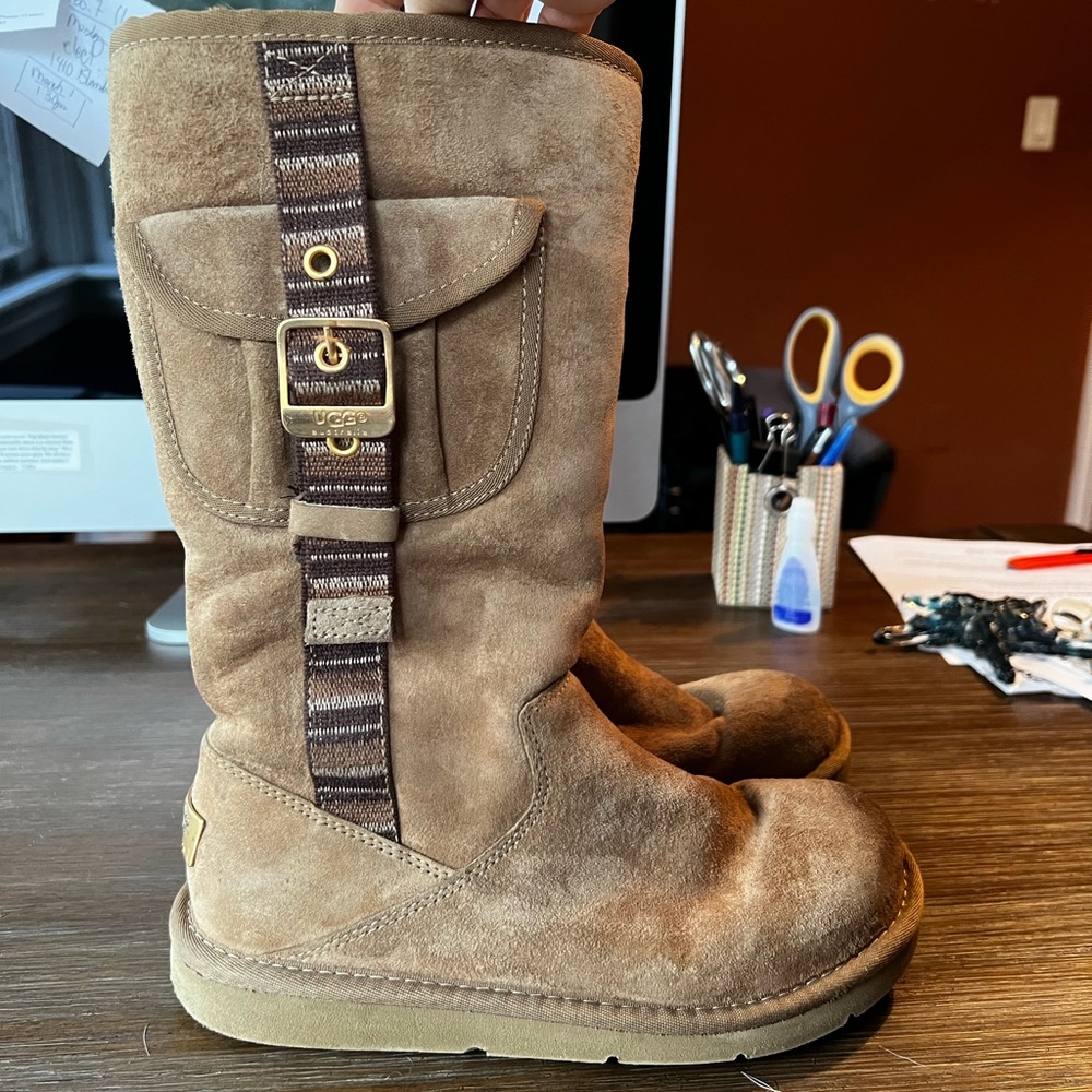 UGG 1895 tan w cargo pocket tall boot w/ stripe